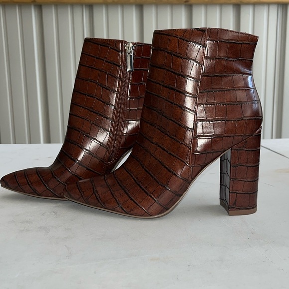 Just fab, size 8 and brownish red - Picture 1 of 4